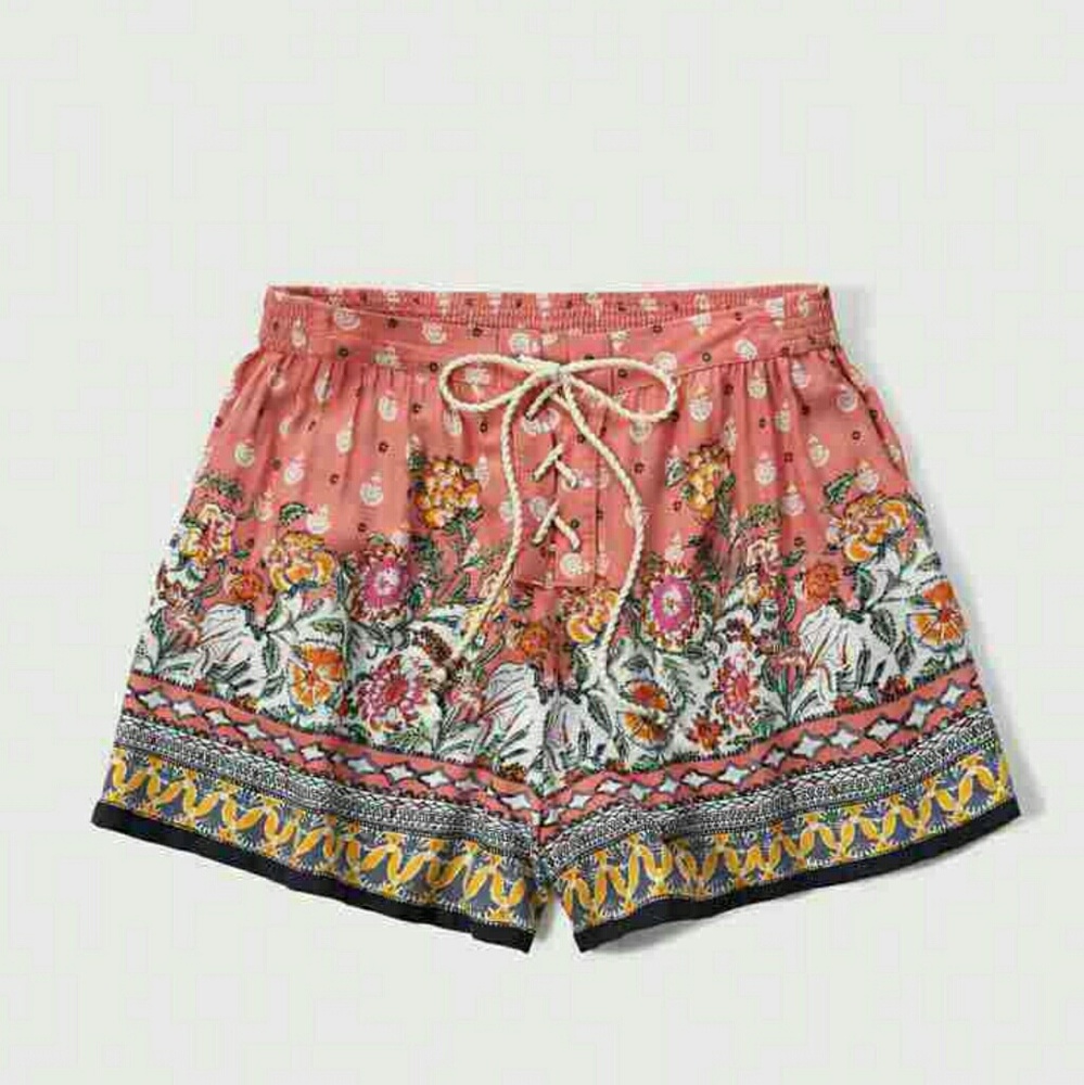 NWT Floral shorts sz L